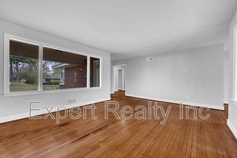Birmingham House: 1025 45th Street Ensley