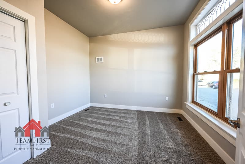 Black Creek Condo: 205 North Maple Street - 102