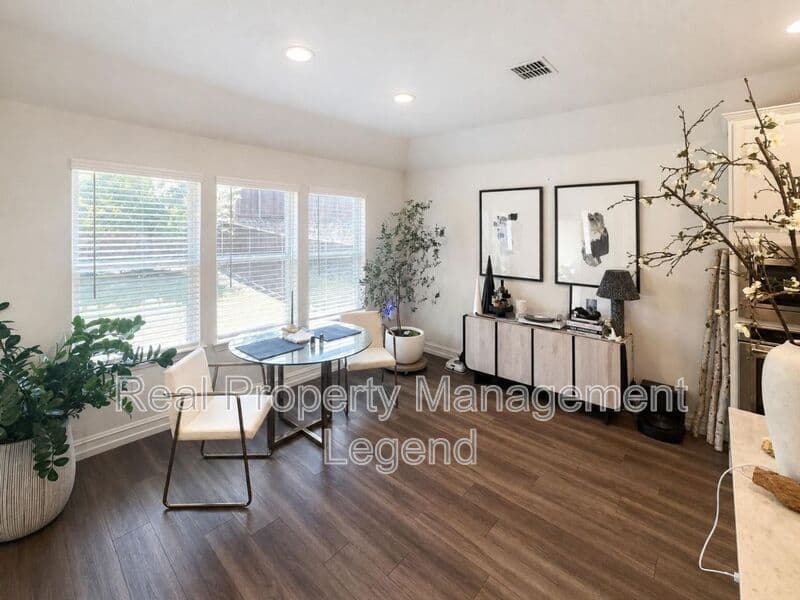 Aubrey House: 2812 Ranger Ln