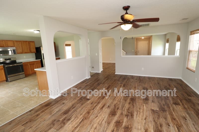 Durham House: 5 Bellmore Ct