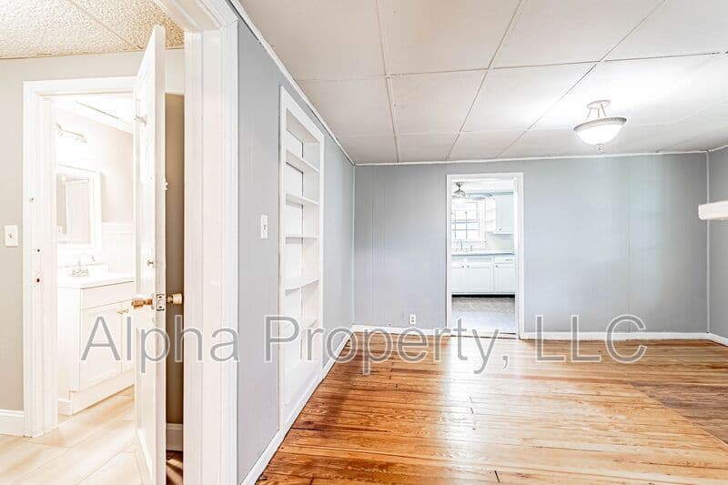 Greenville House: 32 Allen St