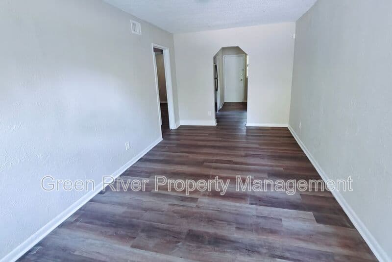 Jacksonville House: 2831 West 6th Street