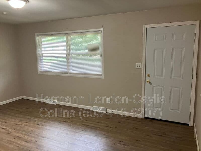 St Louis House: 1143 Congress Ave