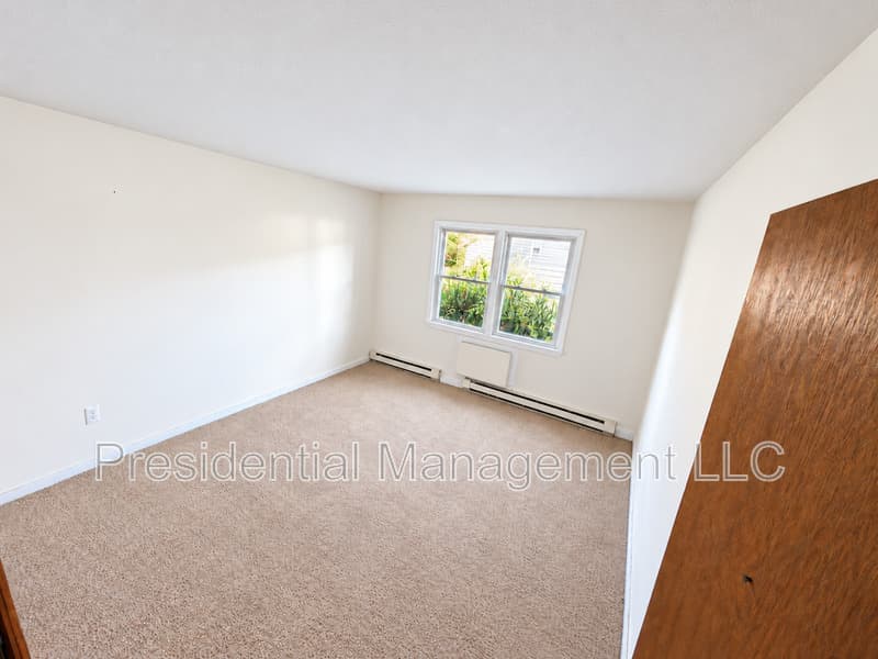 Waterbury Condo: 34 Royal Oak Dr