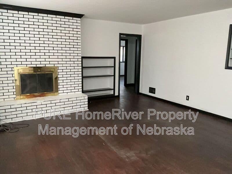 Omaha House: 5236 Ames Ave