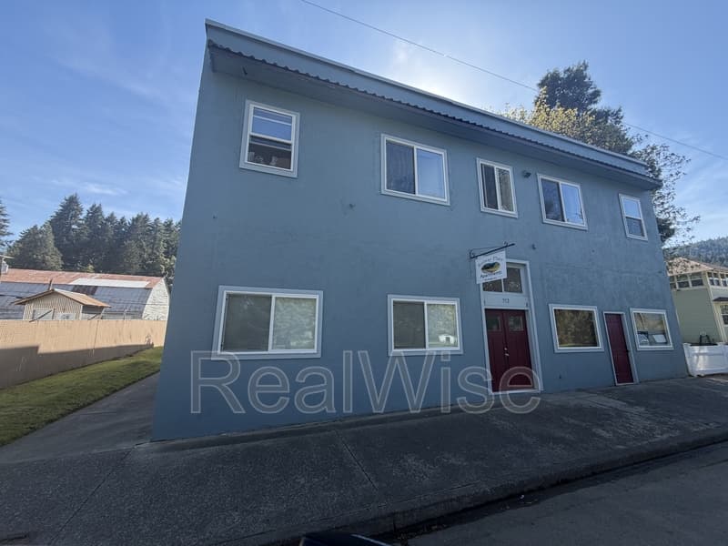 Glendale Condo: 552 Pacific Ave