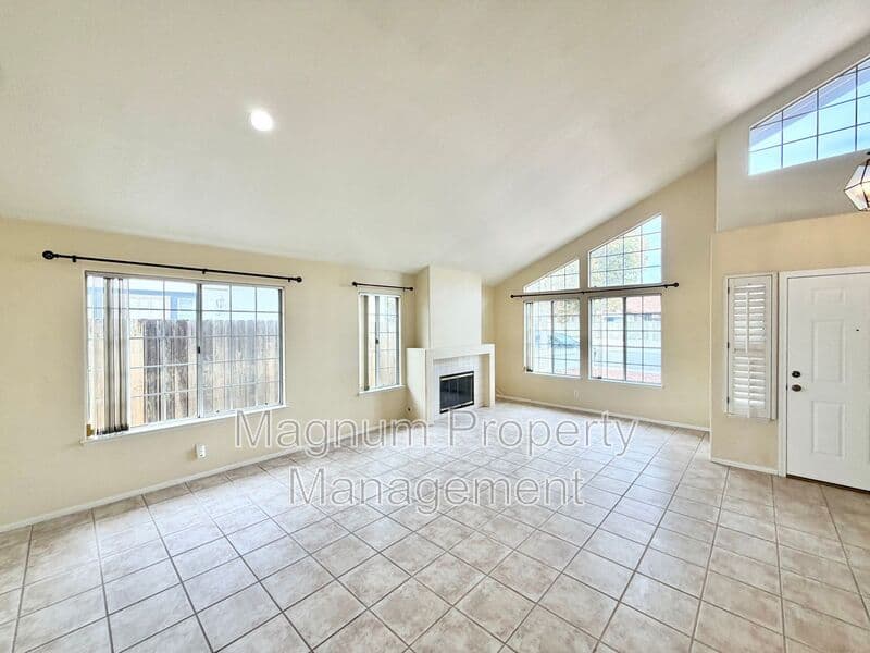 Murrieta House: 25167 Parkcrest Dr