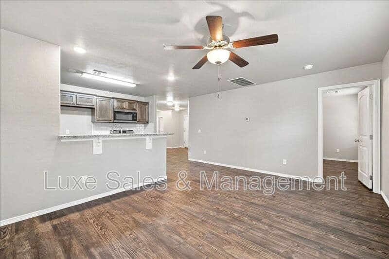 Edmond House: 2024 Buena Vida Lane