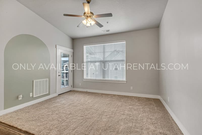 Vineyard Condo: 42 W Silver Springs Dr