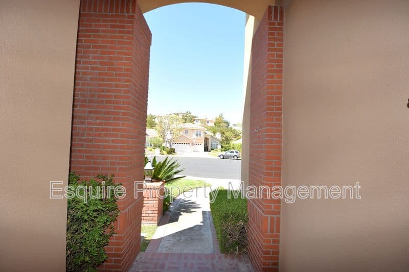 LAKE SHERWOOD House: 1674 BUSHGROVE CT