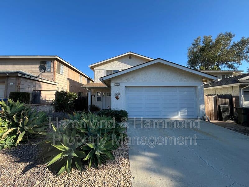 Thousand Oaks House: 832 Masterson Dr