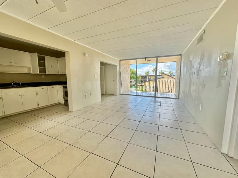 Fort Walton Beach Condo: 300 Miracle Strip Pkwy, 1H
