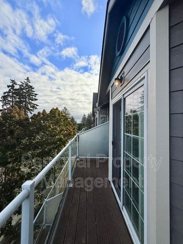 Vancouver Condo: 2766 E McLoughlin Blvd