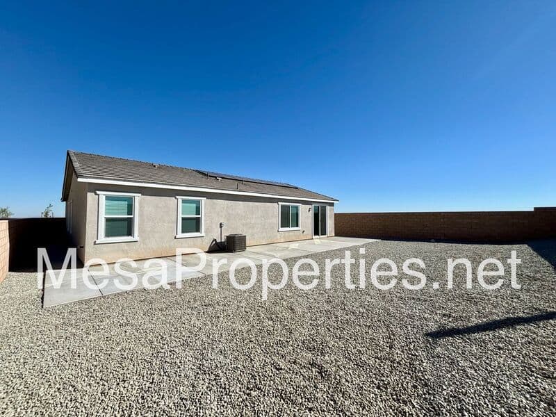 Victorville House: 10691 Sea Ace Place