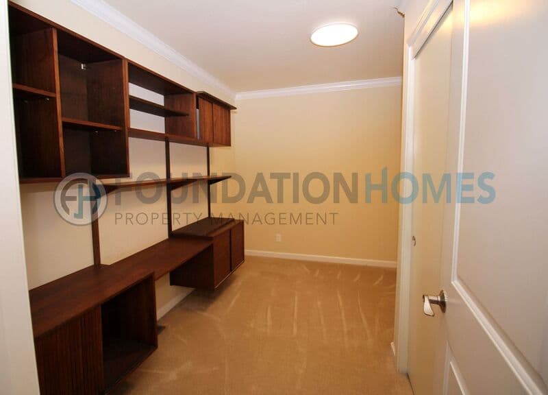 Fairfax House: 93 Live Oak Ave