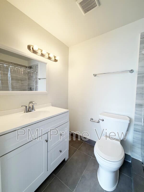 Weston Townhome: 61 Whitehead Cir