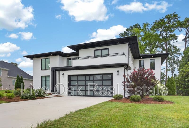 Virginia Beach House: 1316 Lambeth Lane
