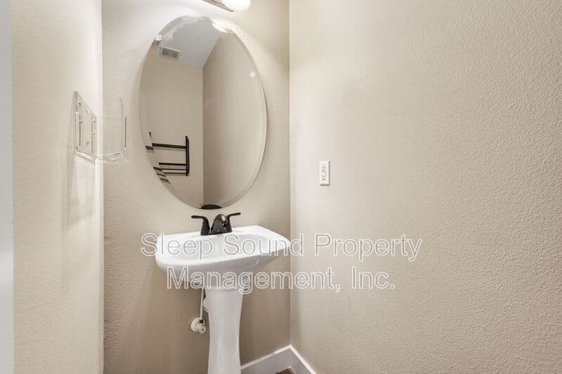Portland House: 857 N Winchell St