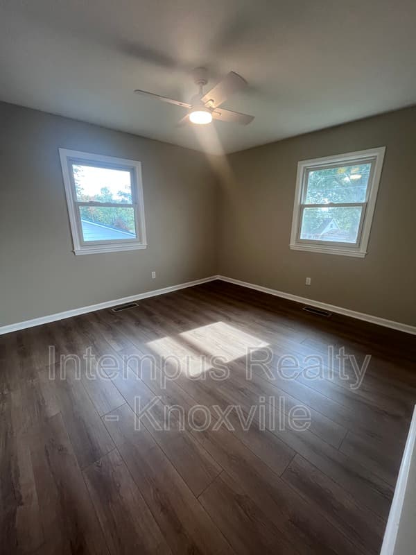 Knoxville House: 10917 Sonja Dr