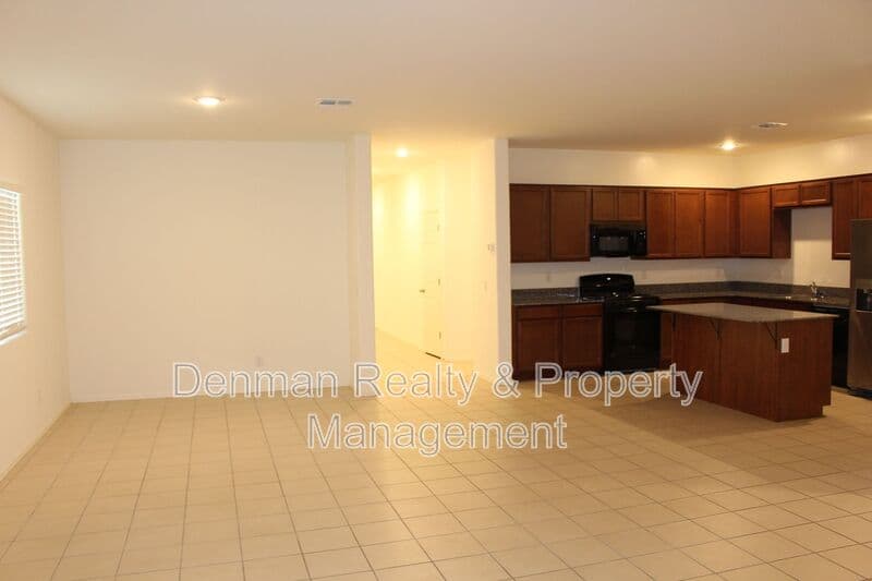 Casa Grande House: 250 W. Kona Drive