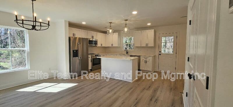 Mooresville Townhome: 382 W Moore Ave