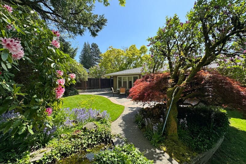 Kirkland House: 10632 NE 47th Pl
