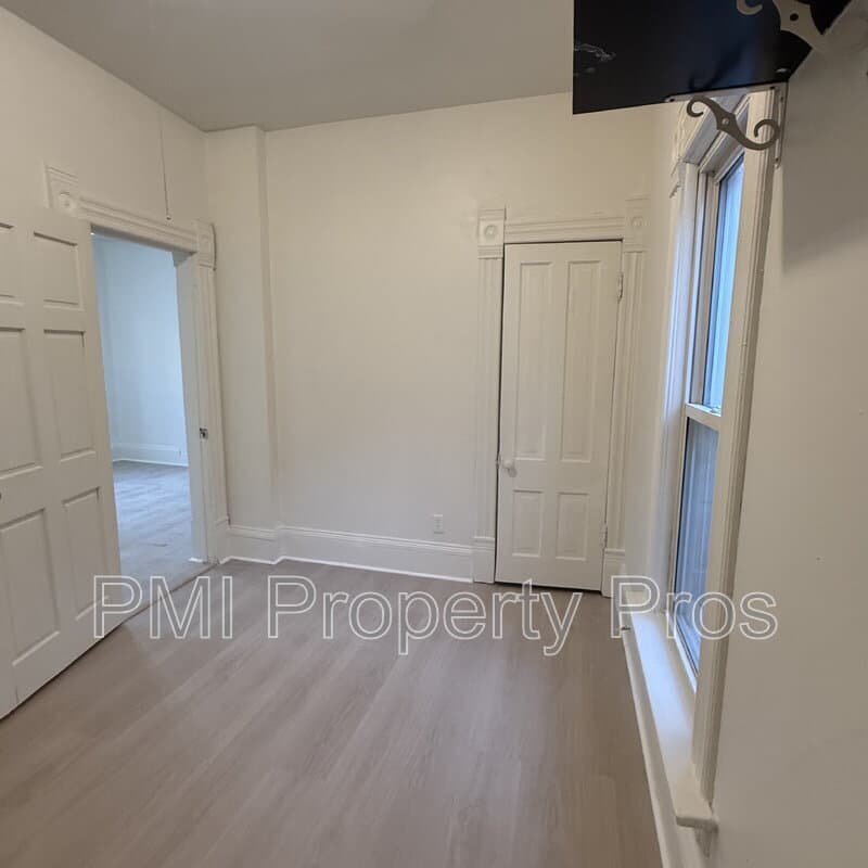 Milwaukee Condo: 2016 W Clybourn St