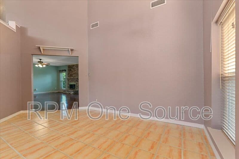 Plano House: 6752 Macintosh Drive
