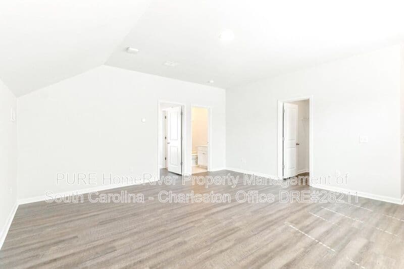 Goose Creek House: 105 Sequoia Ln