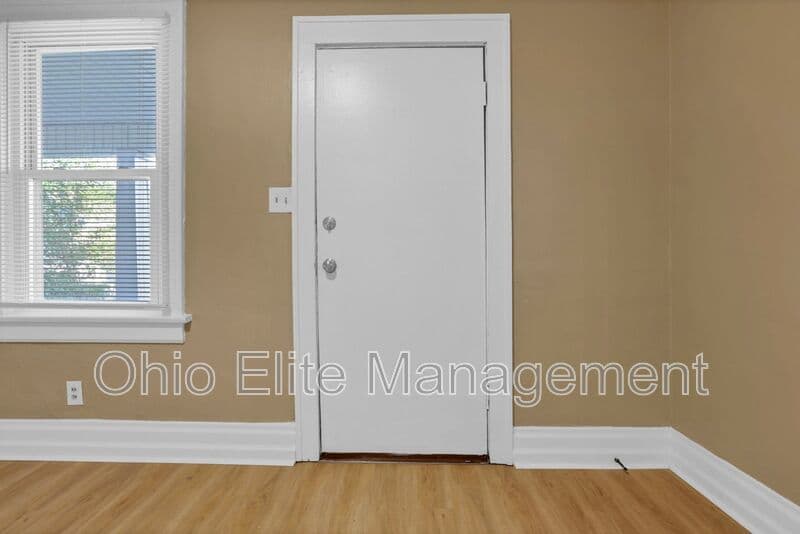 Columbus House: 2545 Sullivant Ave
