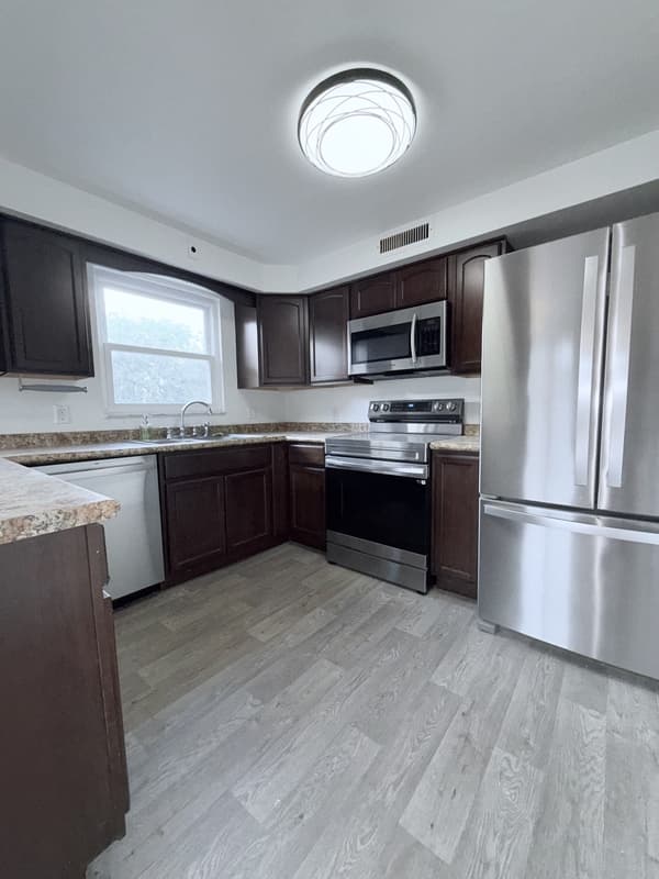 Pittsburgh House: 241 Bauman Avenue - 2