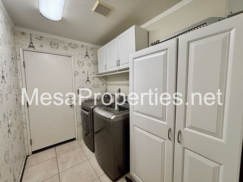 Victorville House: 12604 Sunglow Lane