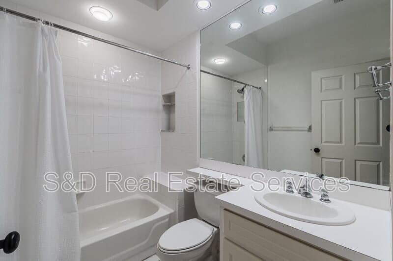 Lakeland Condo: 447 Enclave Place