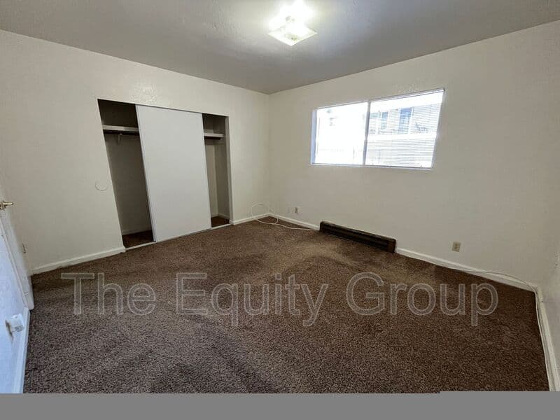Porterville Condo: 258 N G St