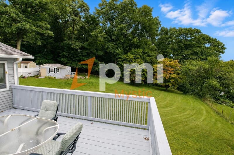 Mystic House: 90 Nantucket Dr
