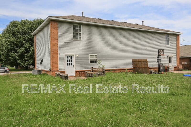 Rogers Condo: 2407 S 16th St