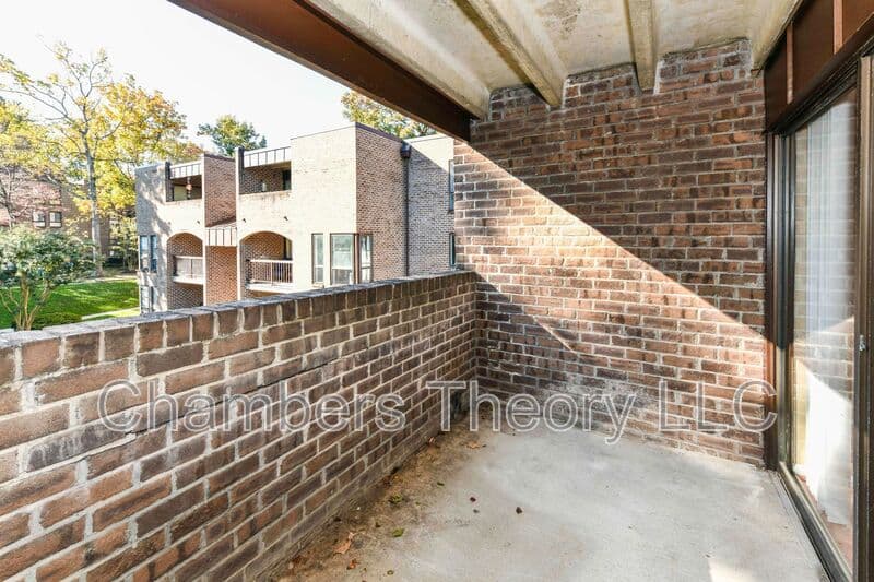 Reston Condo: 11244 Chestnut Grove Sq.