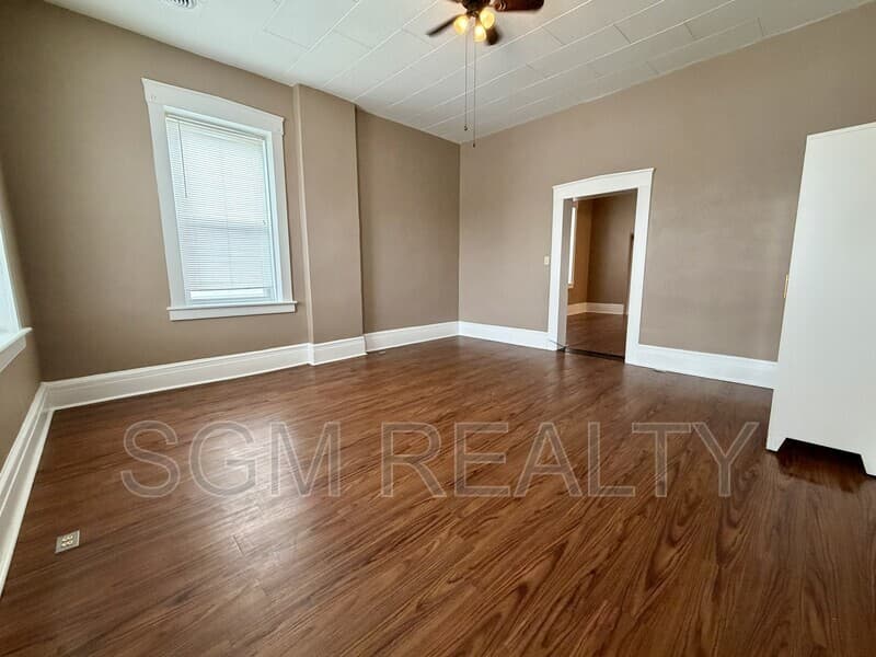 Waterloo Condo: 316 W Mill St