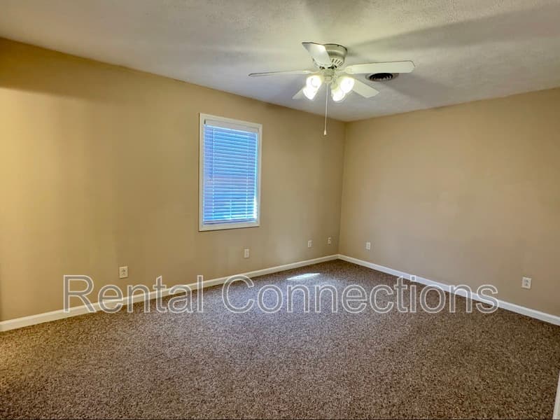 Marion Condo: 1000 E Reeves Apt A