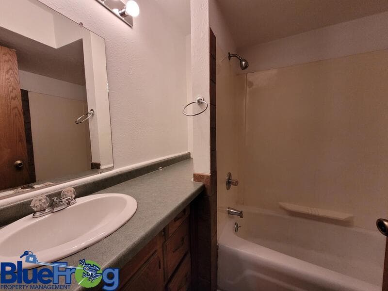 Green Bay House: 404 13th Avenue