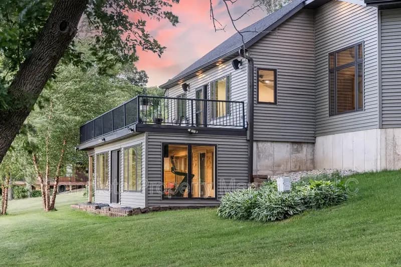New Richland House: 23619 180th Street