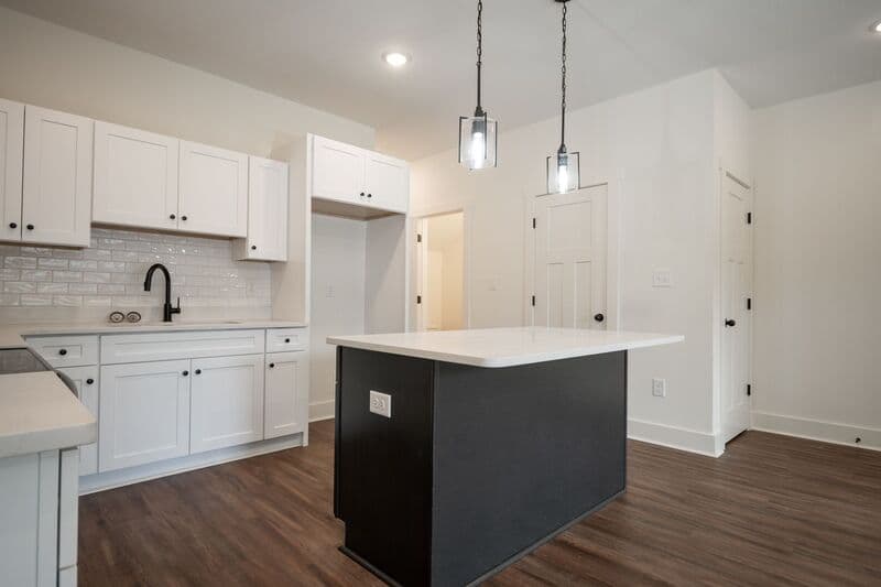 Athens House: 382 N Chase St