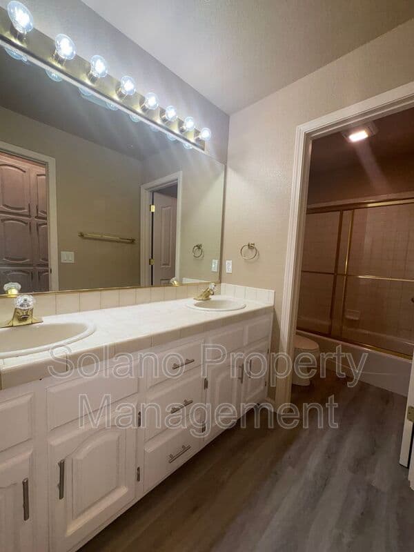 Fairfield House: 3426 Glen Ellen Dr