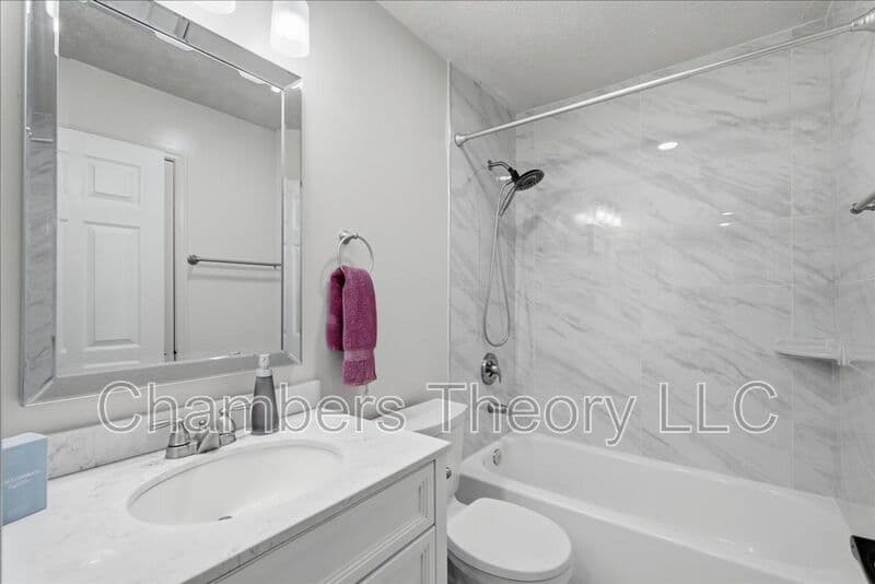 Ashburn House: 44046 Choptank Ter