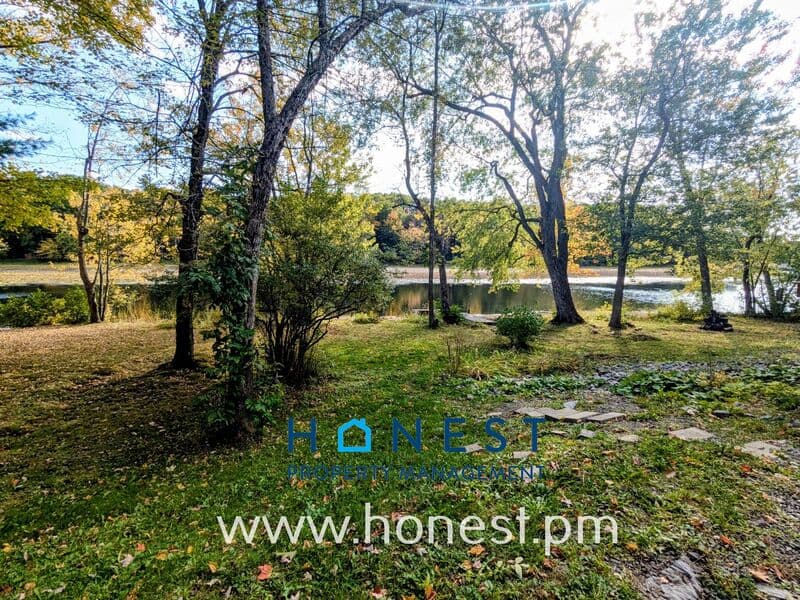 West Gardiner House: 107 Woodland Dr