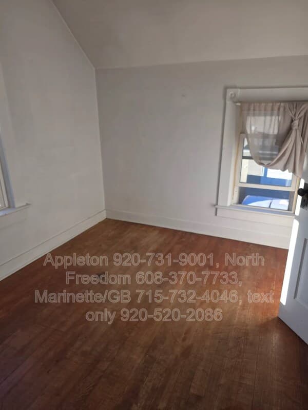 New Holstein Condo: 2103 Broadway St- Upper
