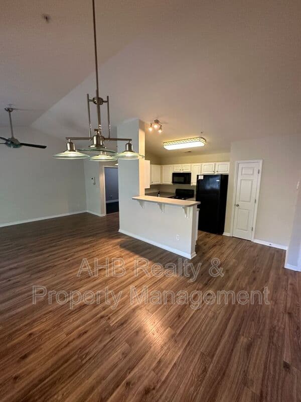 Burlington House: 3471 Forestdale Drive