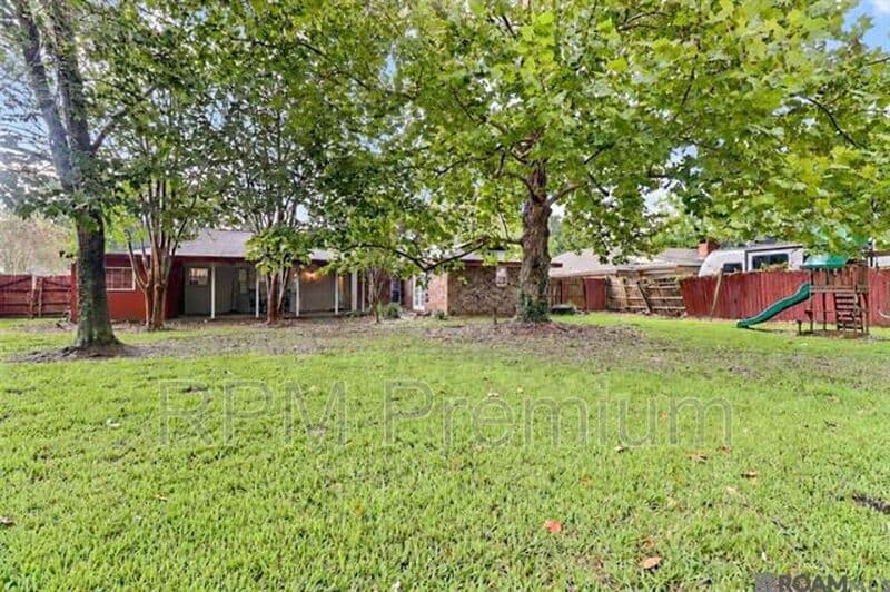 Denham Springs House: 26137 Vincent Dr