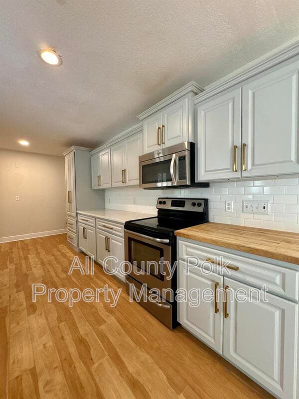 Winter Haven House: 933 N Lake Otis Dr