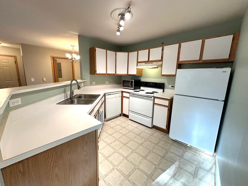Richmond Condo: 350 Cunat Blvd